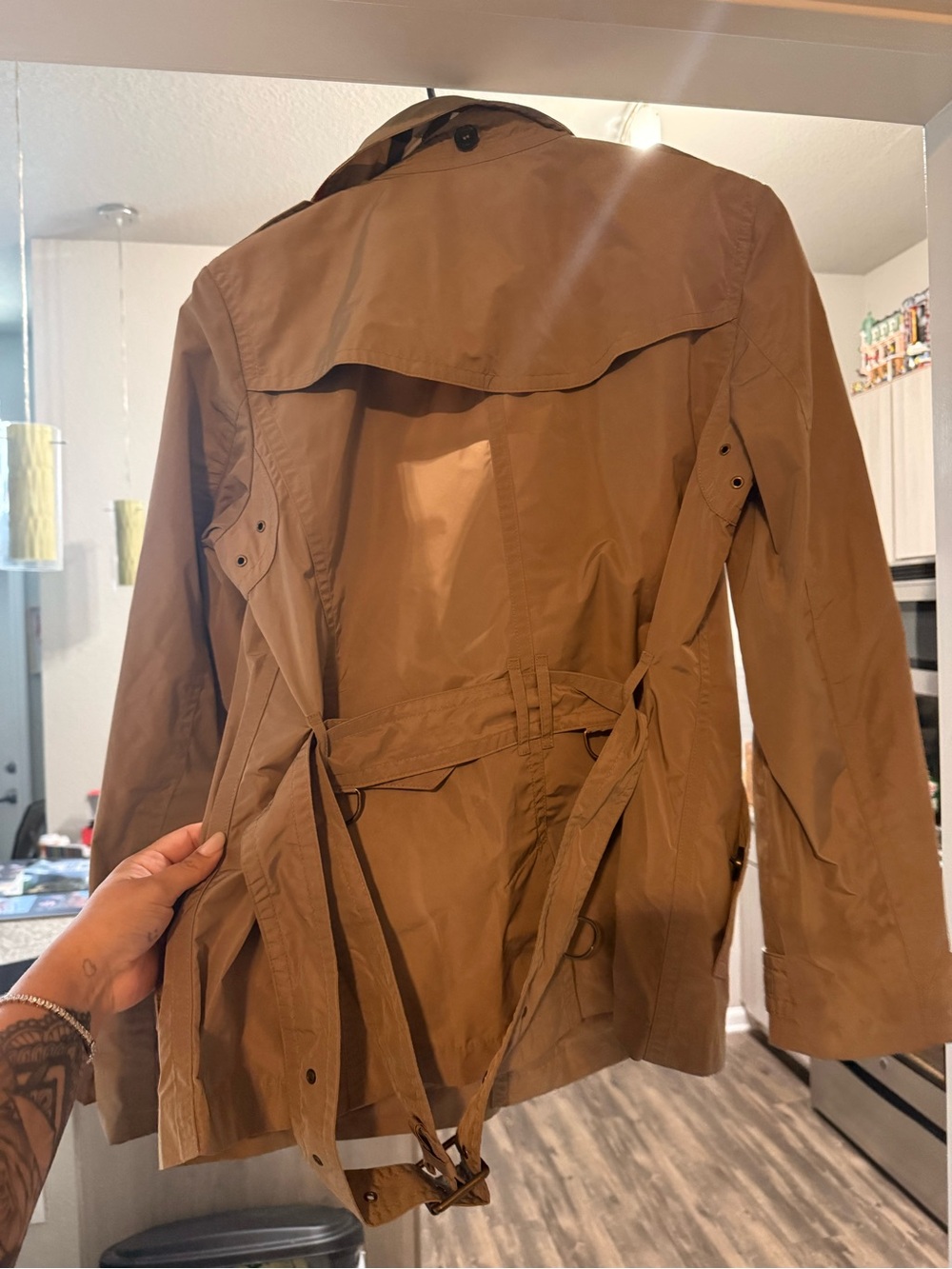 Burberry Tan Double-Breasted Short Trench Coat - Picture 5 of 11